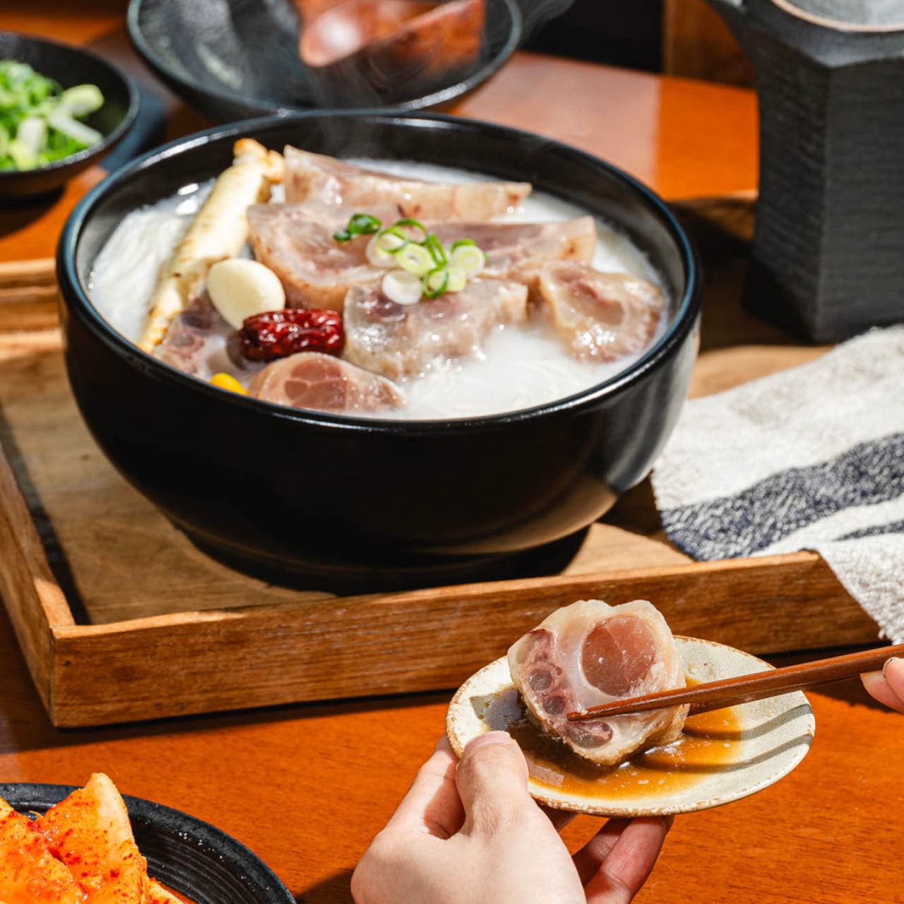 [금왕설렁탕] 도가니탕 - 김치 깍두기 포함 (800g이상) 밀키트 세트 간편식 어르신 건강식  800g  1개