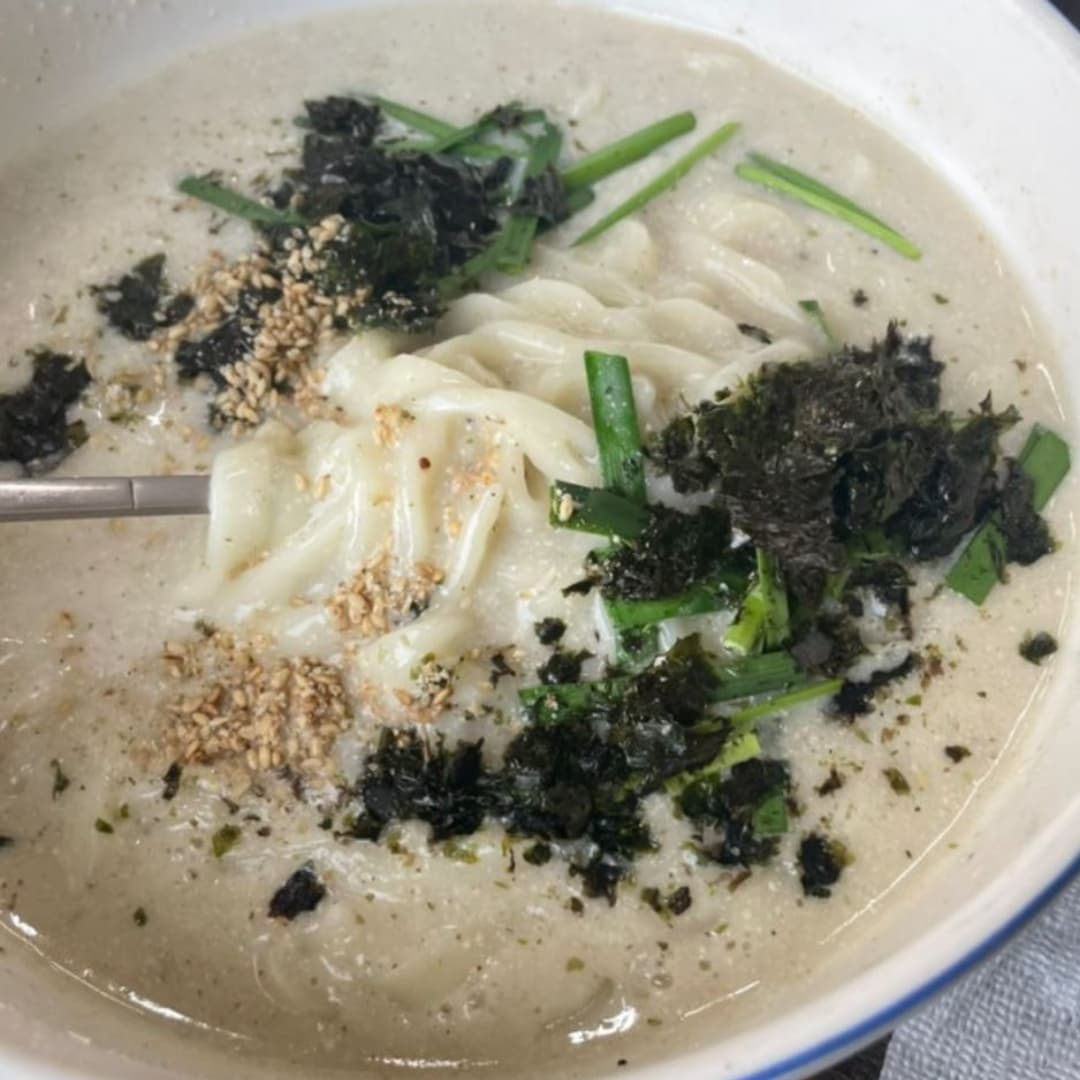 고소한 맑은 들깨 칼국수 수제비 맛집 밀키트