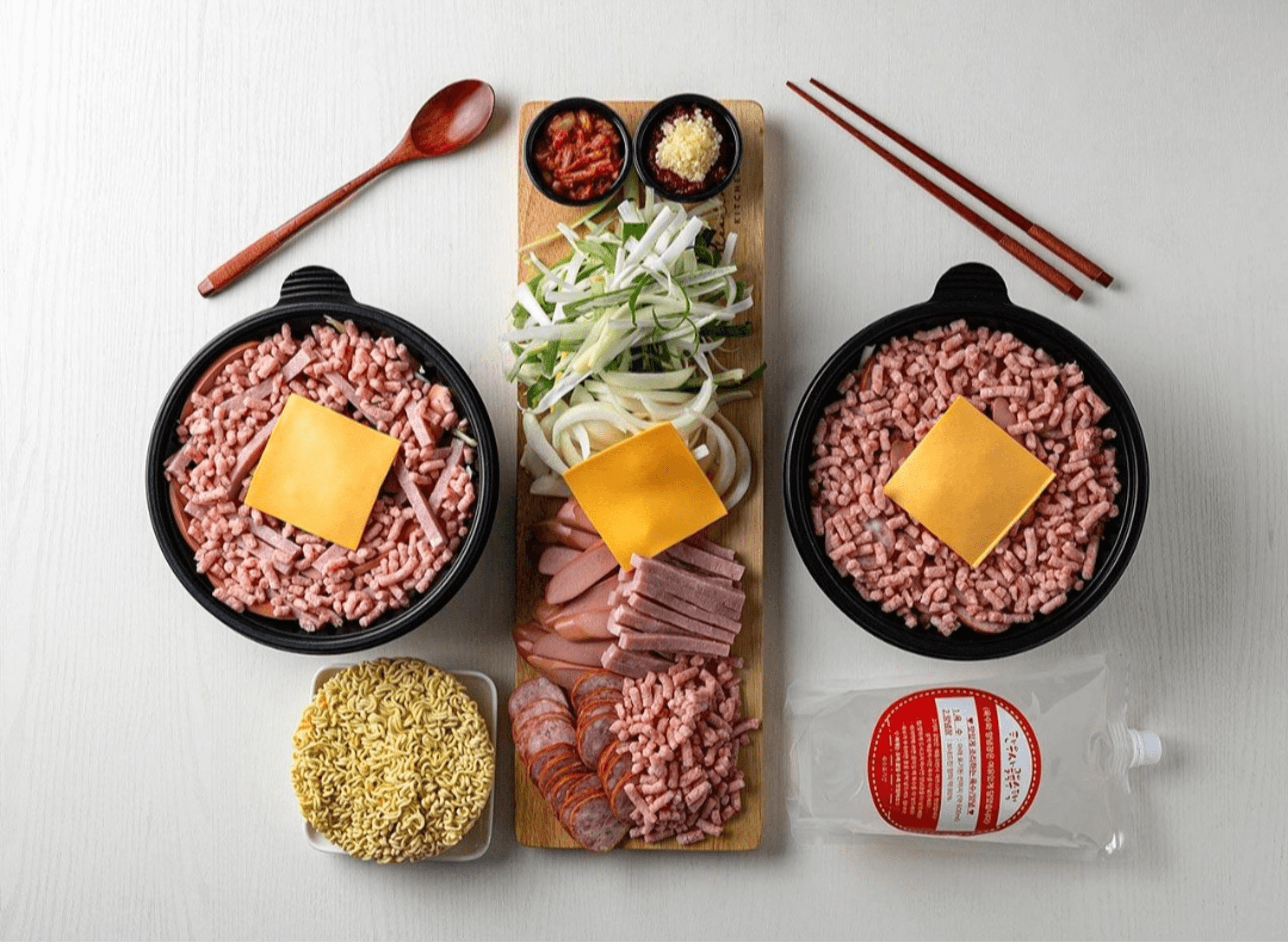 [프리미엄 햄소시지] 윤병장송탄부대찌개밀키트 2~3인 / 사골육수 라면사리 1460g