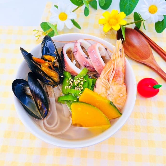 건강면 간단한 한끼 얼큰 용궁칼국수 밀키트