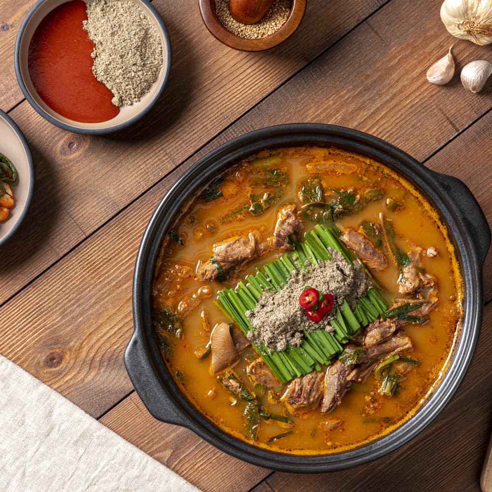 [충북 괴산] 진한 국물의 깊은맛 흑염소탕 흑염소전골 염소탕 전골 보양식 밀키트 캠핑음식