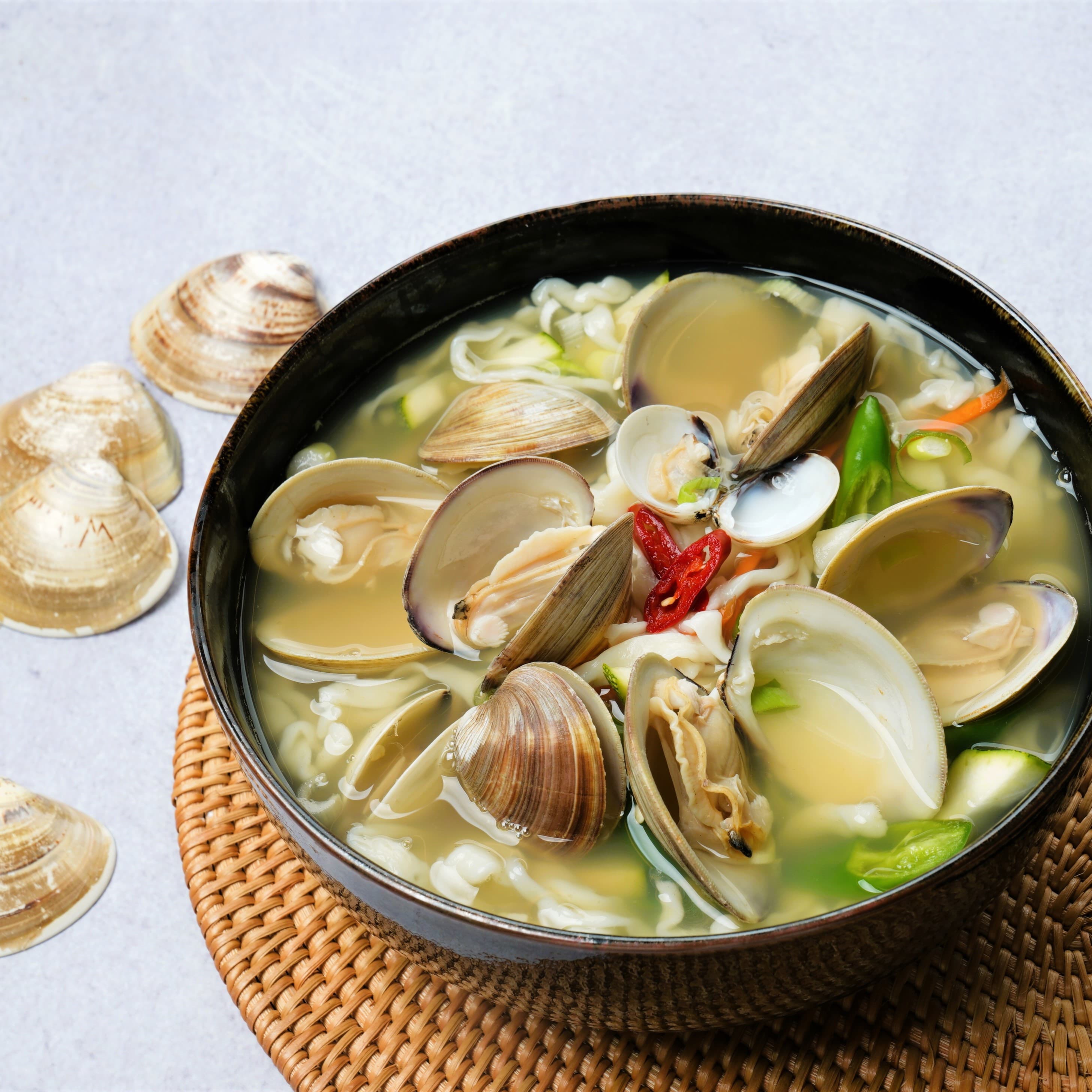 착한 쫄깃한 수제 해물 해장 매콤 경기도 맑은 맛있는 백합 조개 칼국수 밀키트 2~3인분