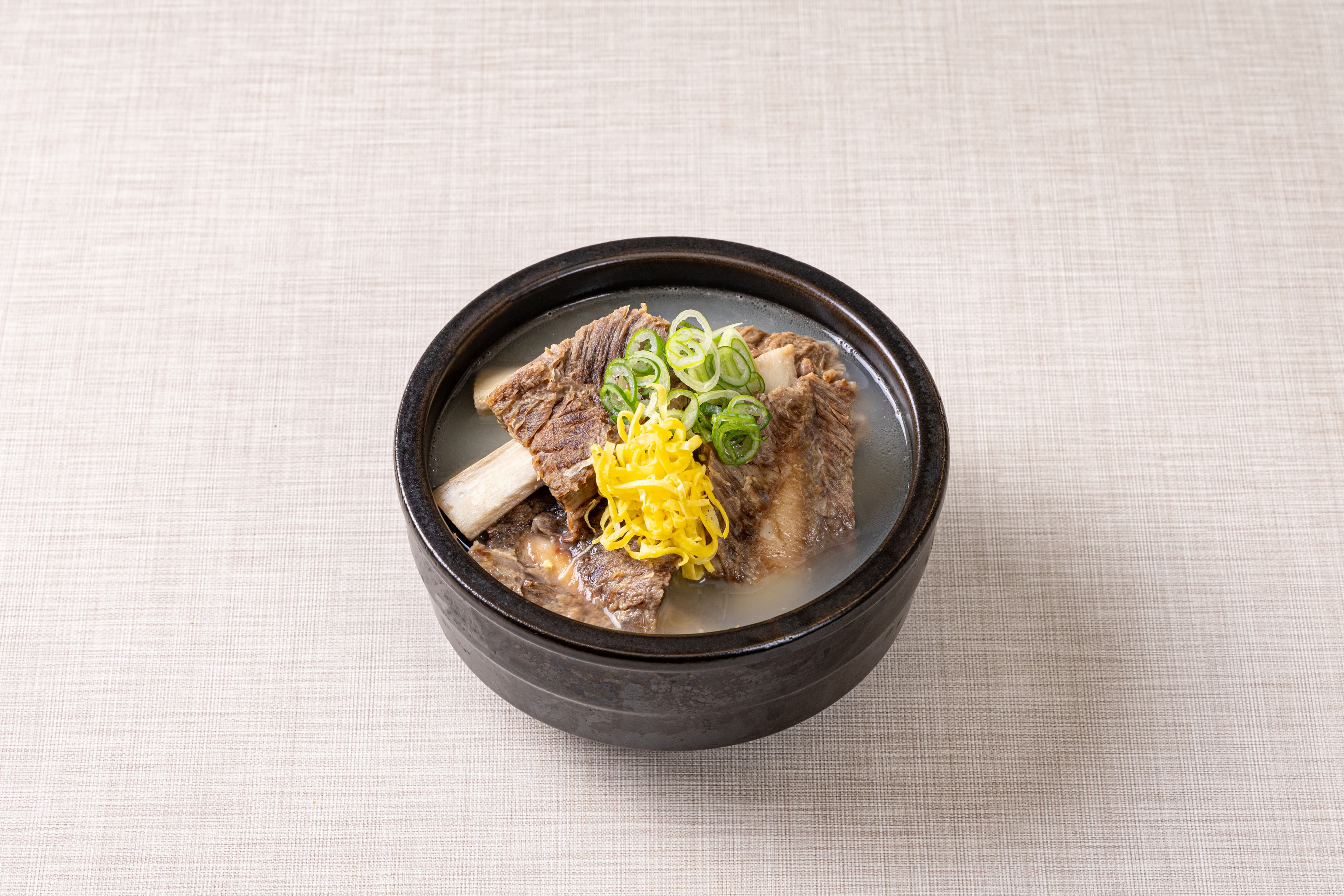 [부산곰탕]가족사랑 진짜 갈비탕 갈비 듬뿍 진한 육수 프리미엄갈비탕 냉동밀키트