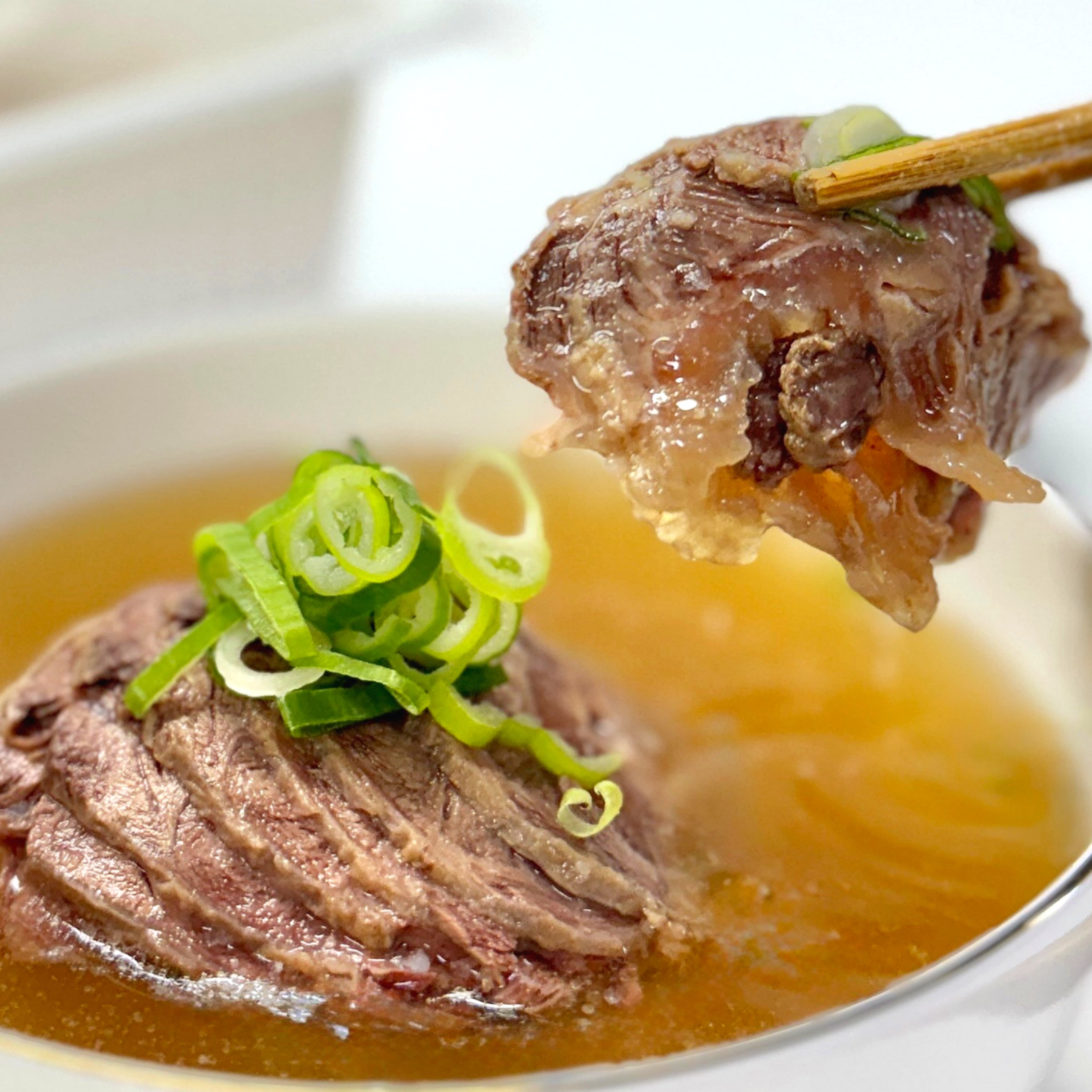 한우투쁠 고기듬뿍 맑은 한우곰탕 1kg이상 x 2팩 부산 정육점 직접 끓인 수제 밀키트