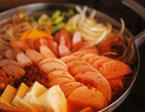 [밀키트] 수제햄 부대찌개 2인분 간편식 반조리 식품 캠핑요리 오토 글램핑 음식 쿠킹