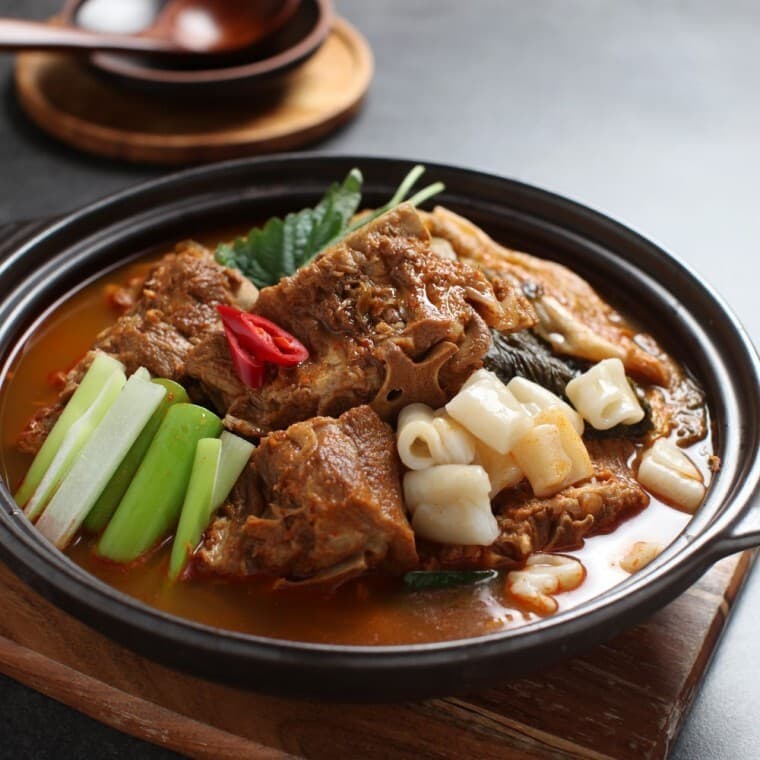 캠핑밀키트 우거지 가마솥 감자탕 2kg (2인분)