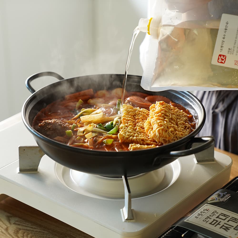 오뎅식당 부대찌개 밀키트 2인분 2,450g (라면사리포함) / 채소육수(액상)