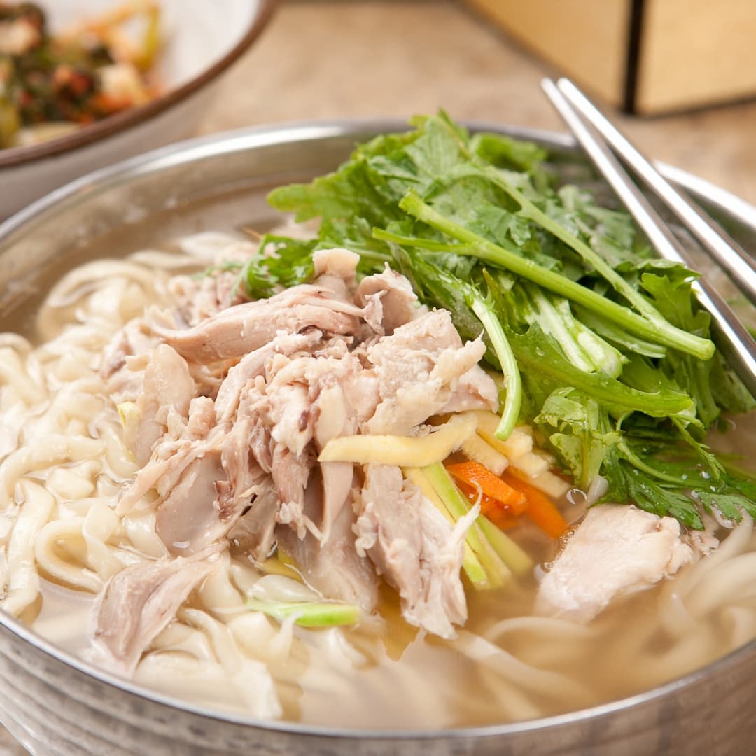 국내산 닭칼국수 밀키트 1+1 3-4인분 (면, 다대기,육수구성)