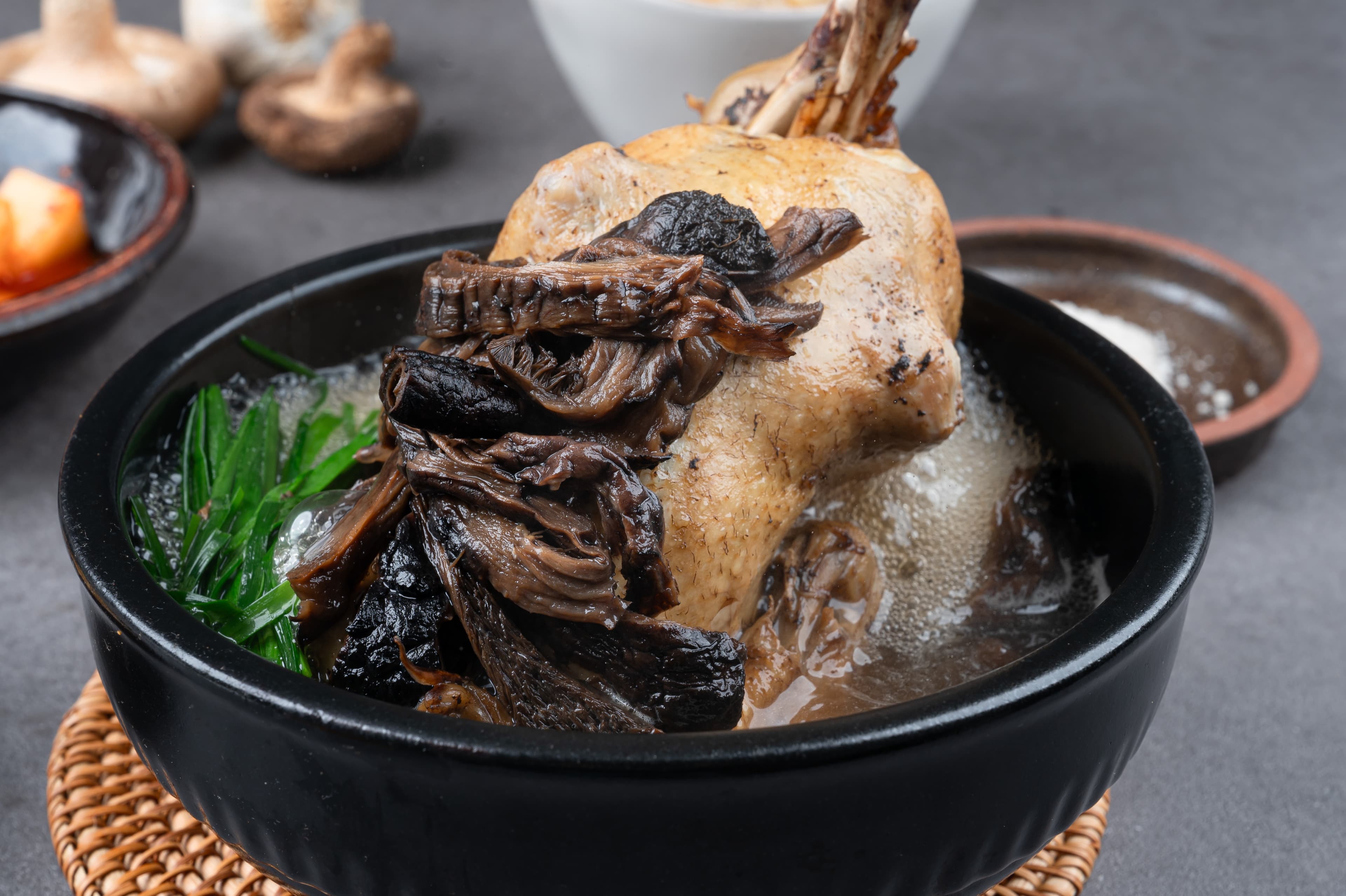 김여사백숙 (수제삼계탕)아산맛집 자연산능이 삼계탕 밀키트 복날 보양식 캠핑용1400g 2마리